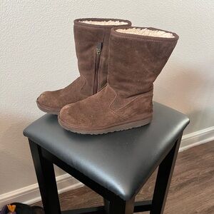 UGG Classic Boots with Shearling Lining
